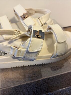White Women's Strappy Buckle Sandals Madden NYC size 7